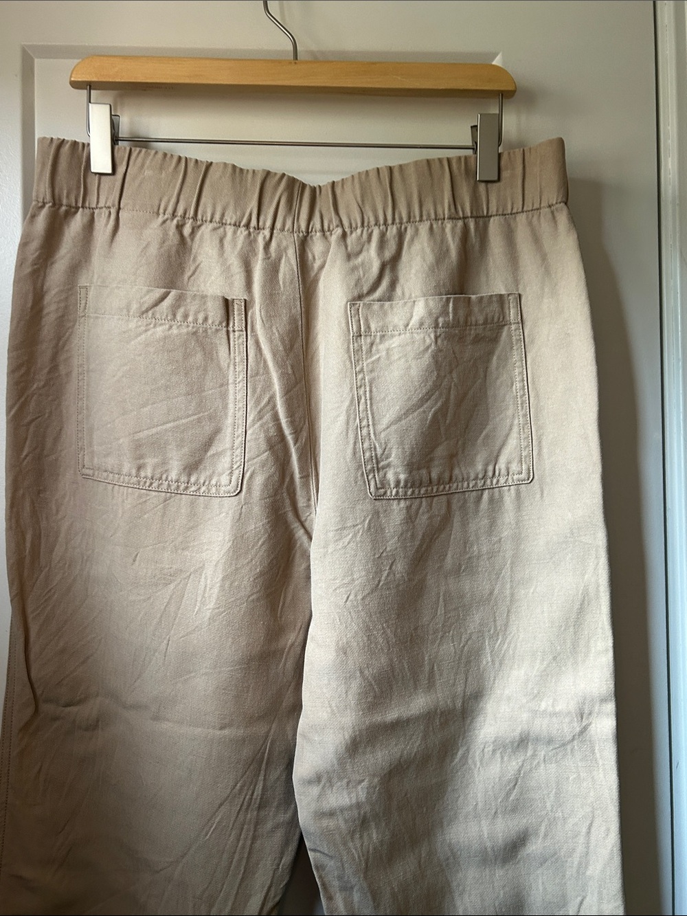 Women’s Linen Banana Republic Beige Elastic Waist Pants - Picture 5 of 6